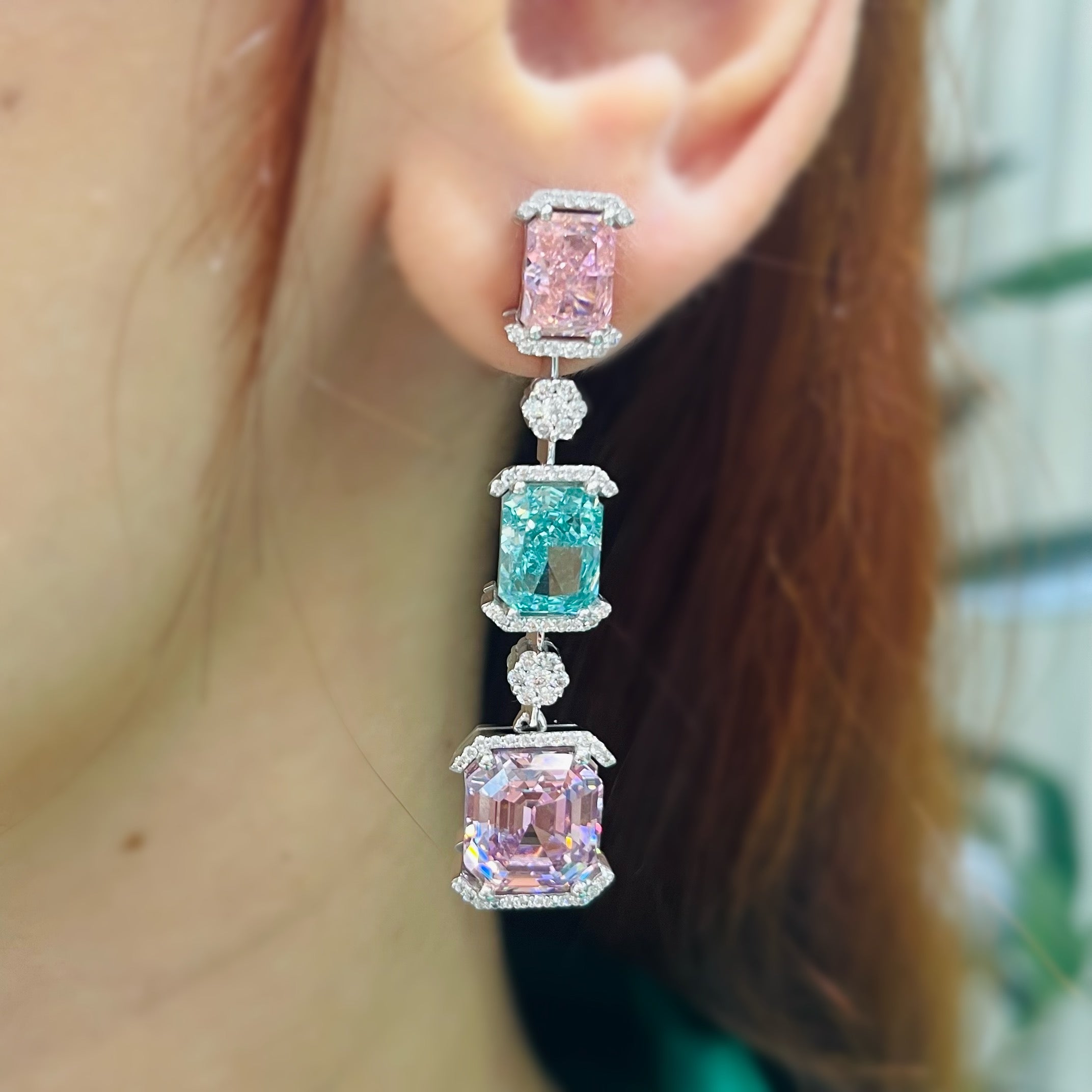 Диамантени обици със сапфири и морганит, част от лимитирана серия бижута